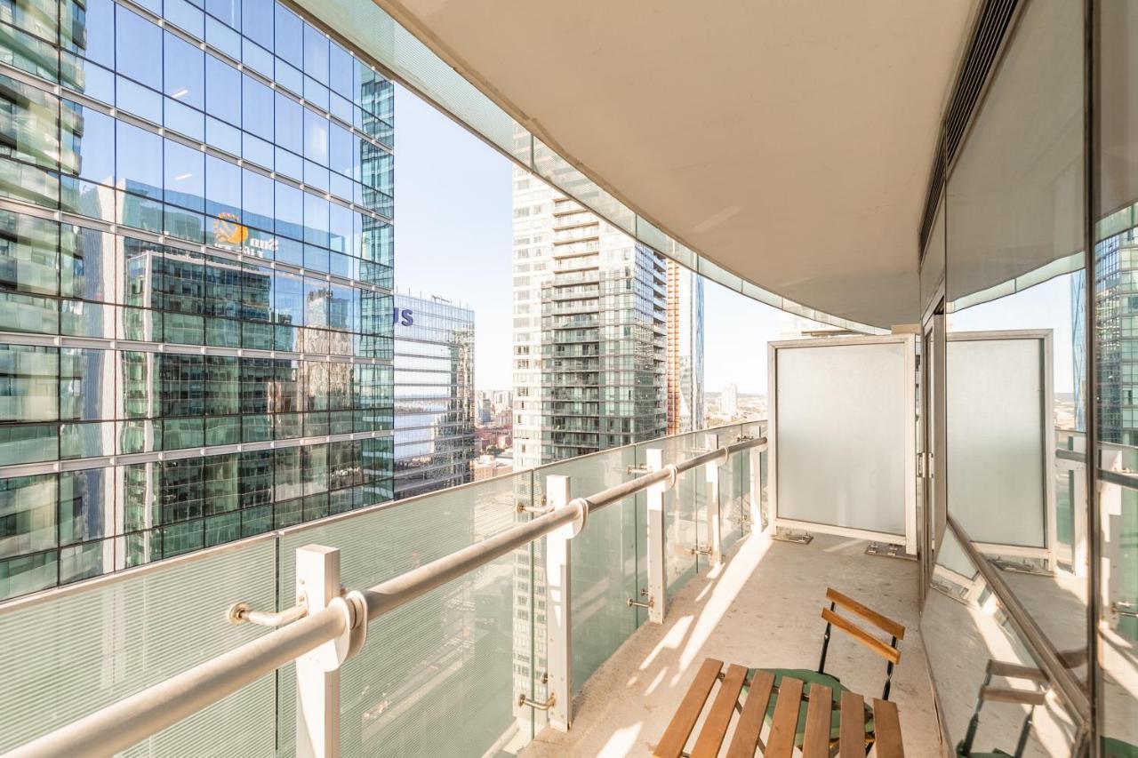 Marvelous Apartments In The Heart Of Toronto Exterior photo